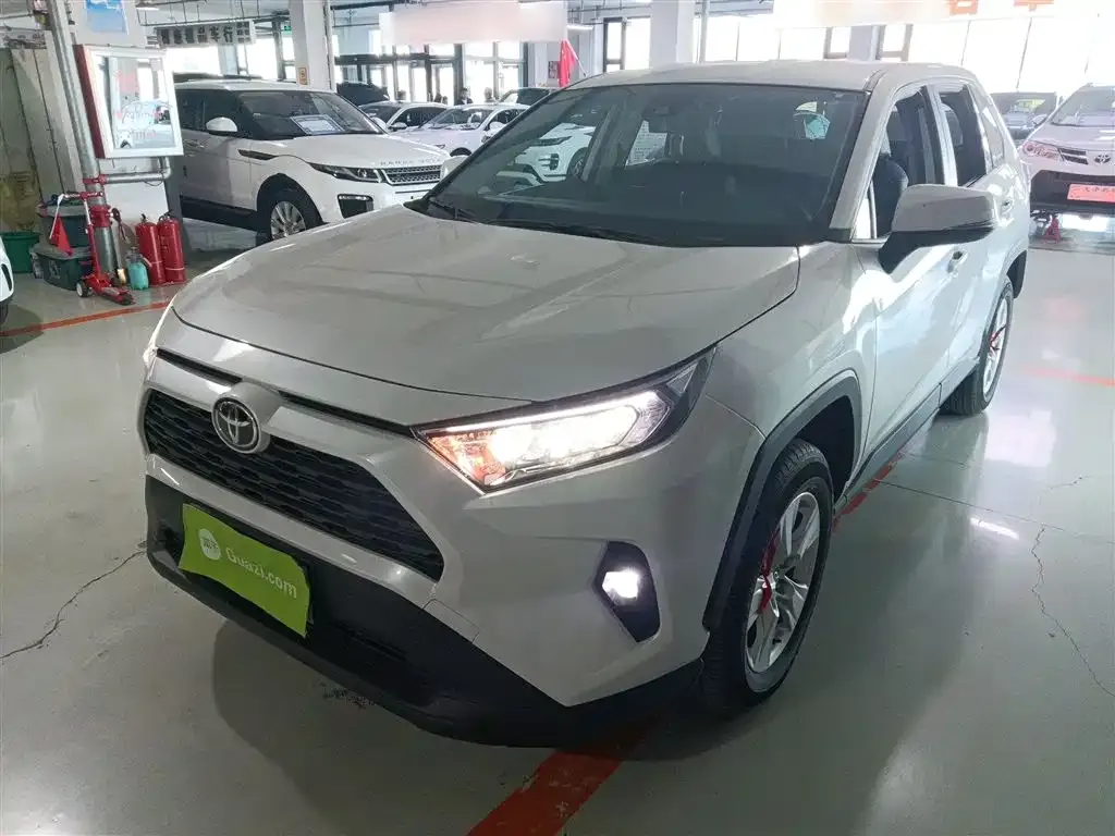 Toyota RAV4 2025 из CN, фото 1