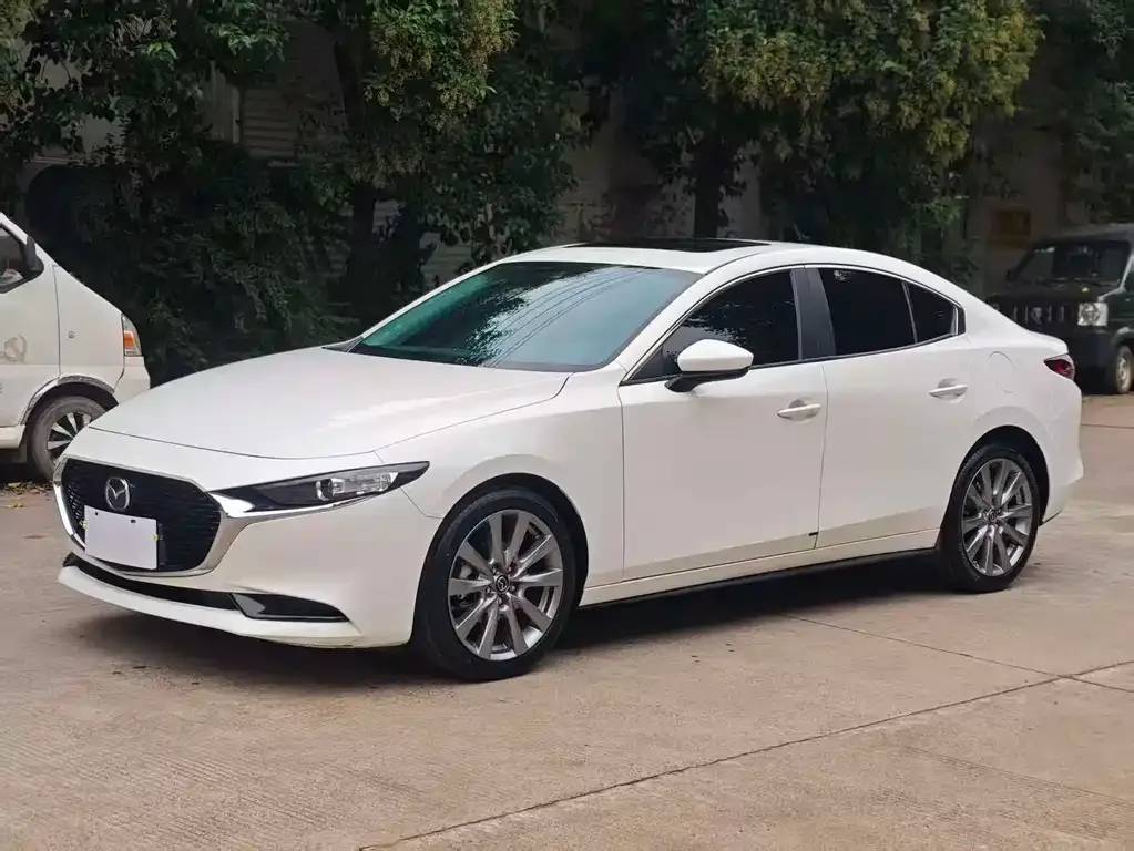 Mazda 3 Axela 2023 из CN, фото 1