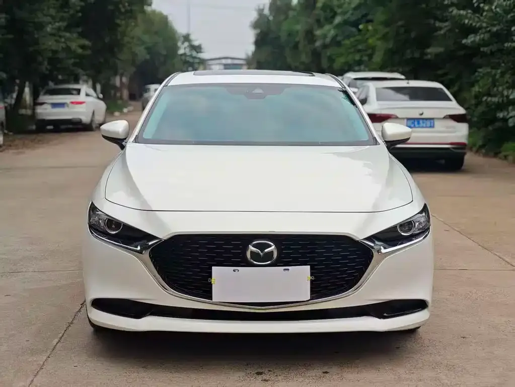 Mazda 3 Axela 2023 из CN, фото 2