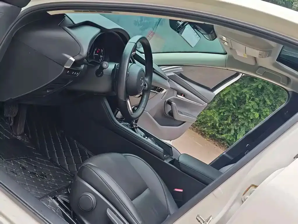 Mazda 3 Axela 2023 из CN, фото 8