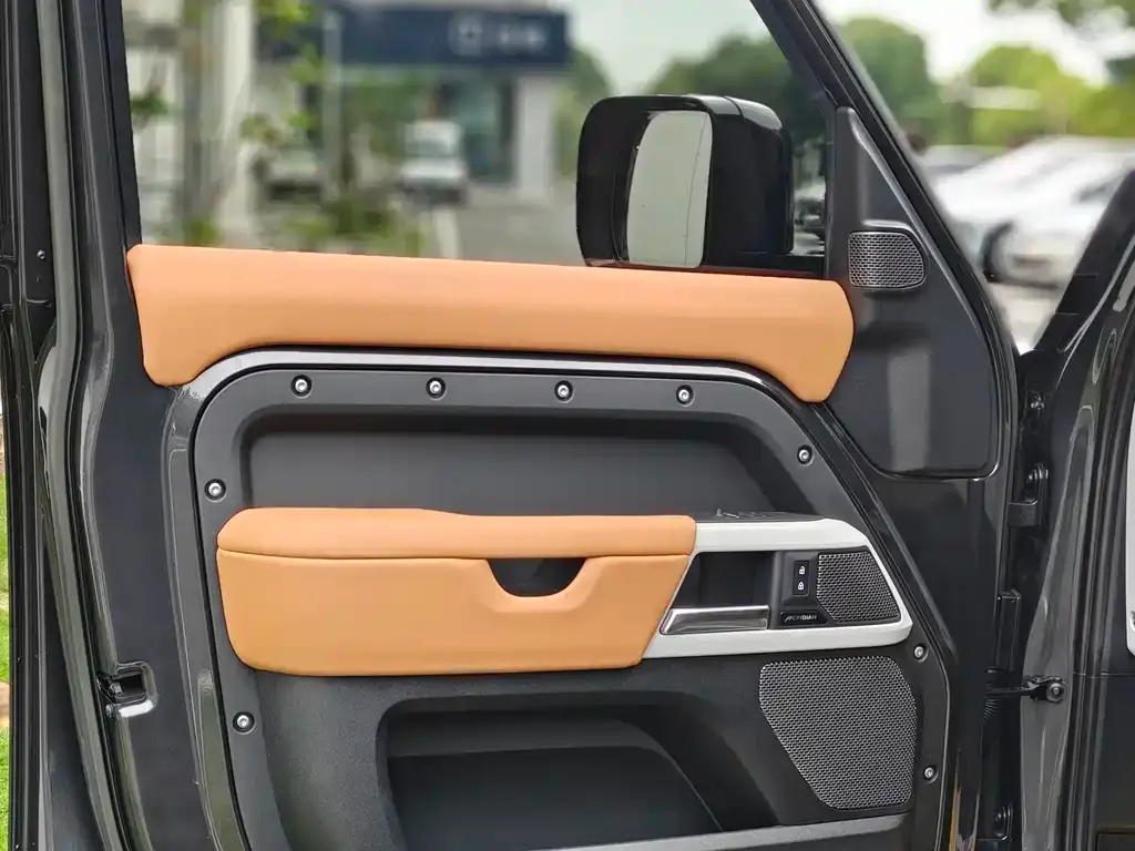 Land Rover Defender — фото 10