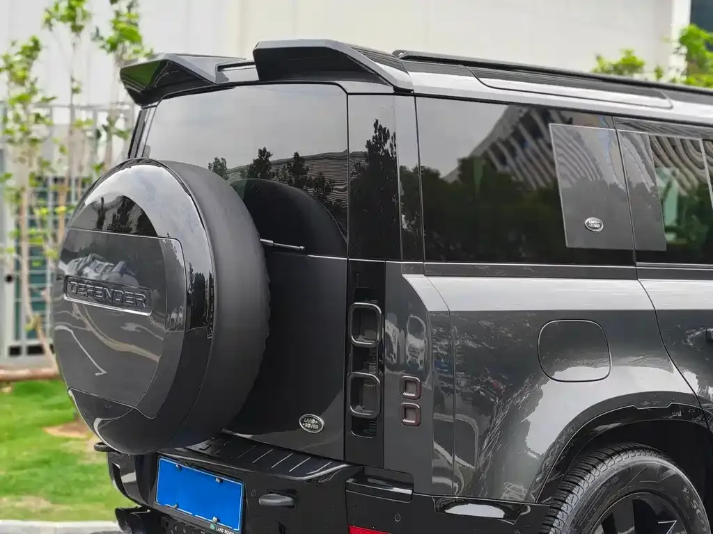 Land Rover Defender — фото 6