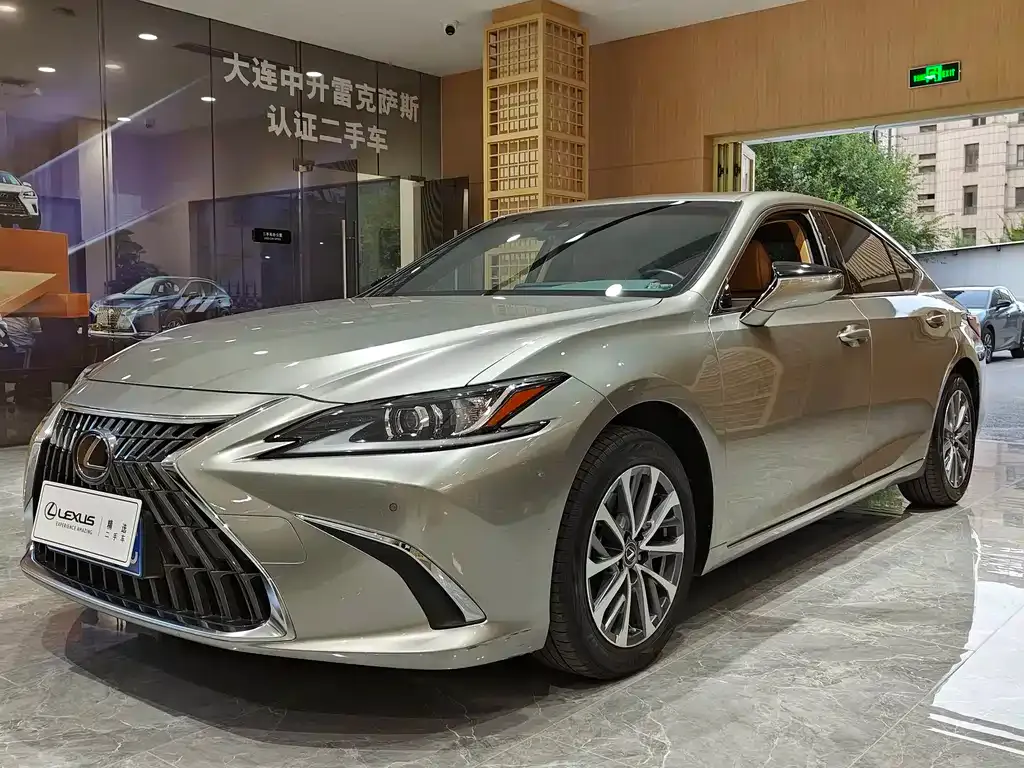 Lexus ES — фото 1