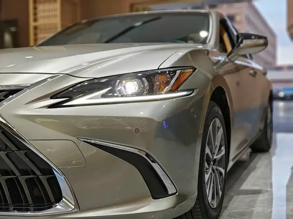 Lexus ES — фото 10
