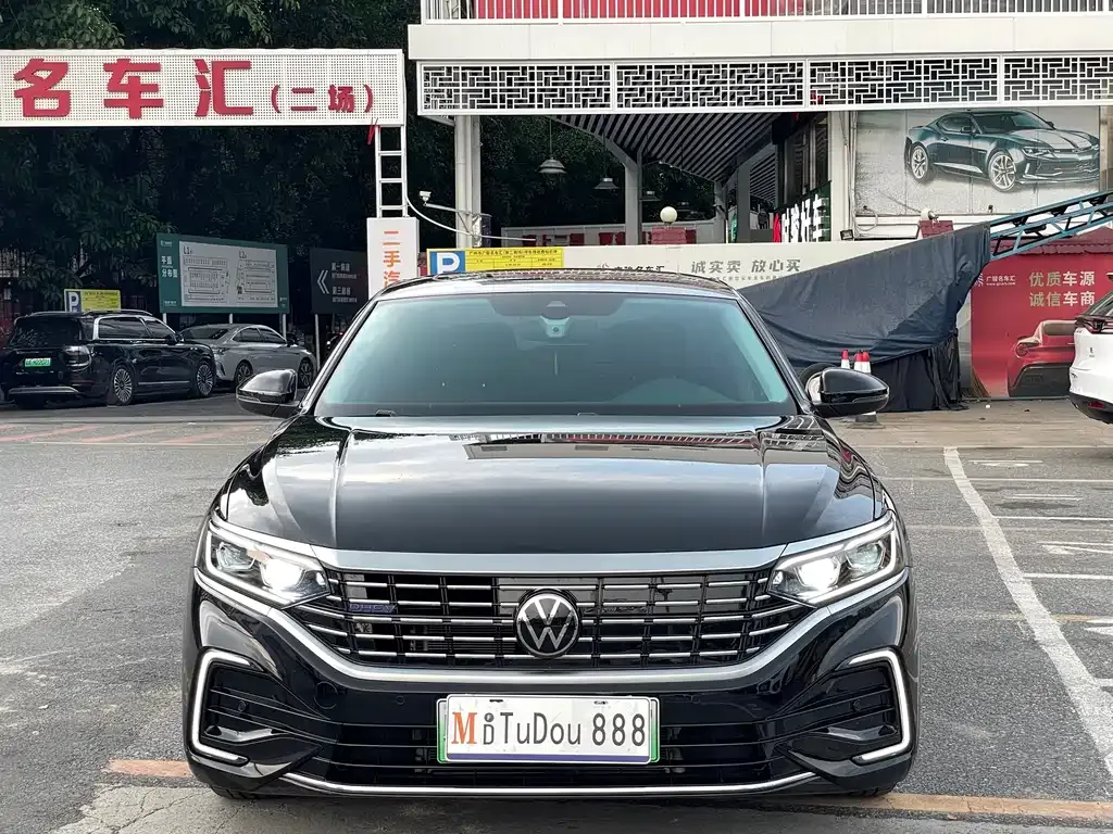 Volkswagen Passat New Energy — фото 2