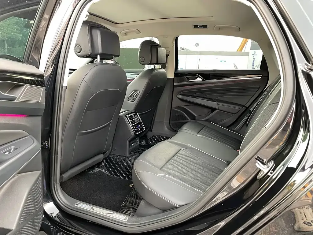 Volkswagen Passat New Energy — фото 4