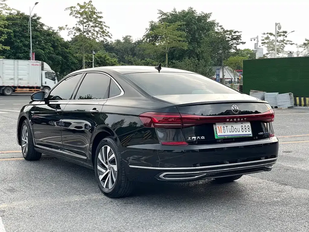 Volkswagen Passat New Energy — фото 5