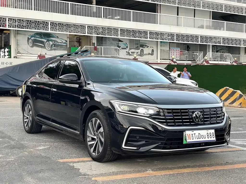 Volkswagen Passat New Energy — фото 6