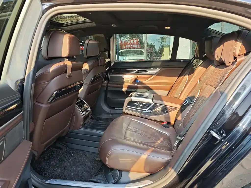BMW 7 Series 2021 из CN, фото 4