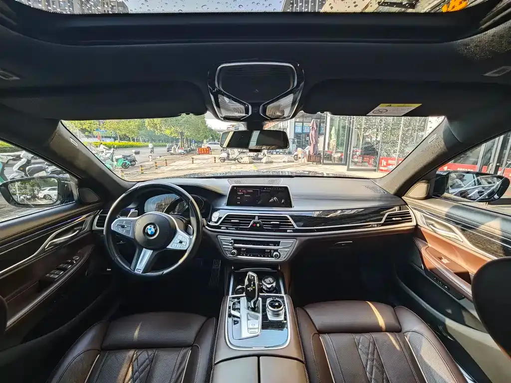 BMW 7 Series 2021 из CN, фото 9