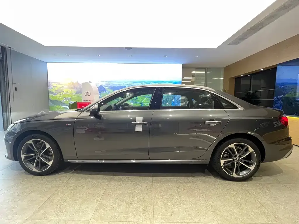 Audi A4L 2023 из CN, фото 3