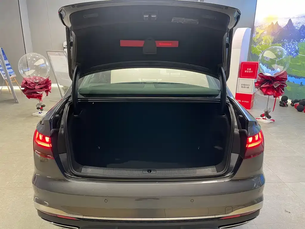 Audi A4L 2023 из CN, фото 5