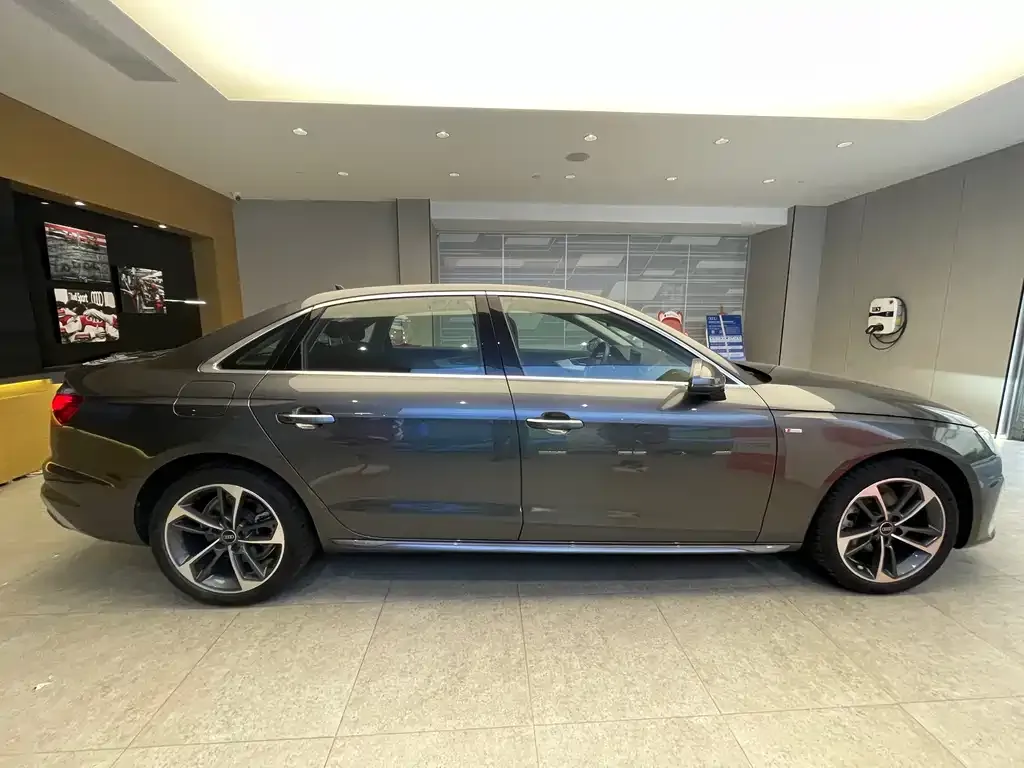 Audi A4L 2023 из CN, фото 7