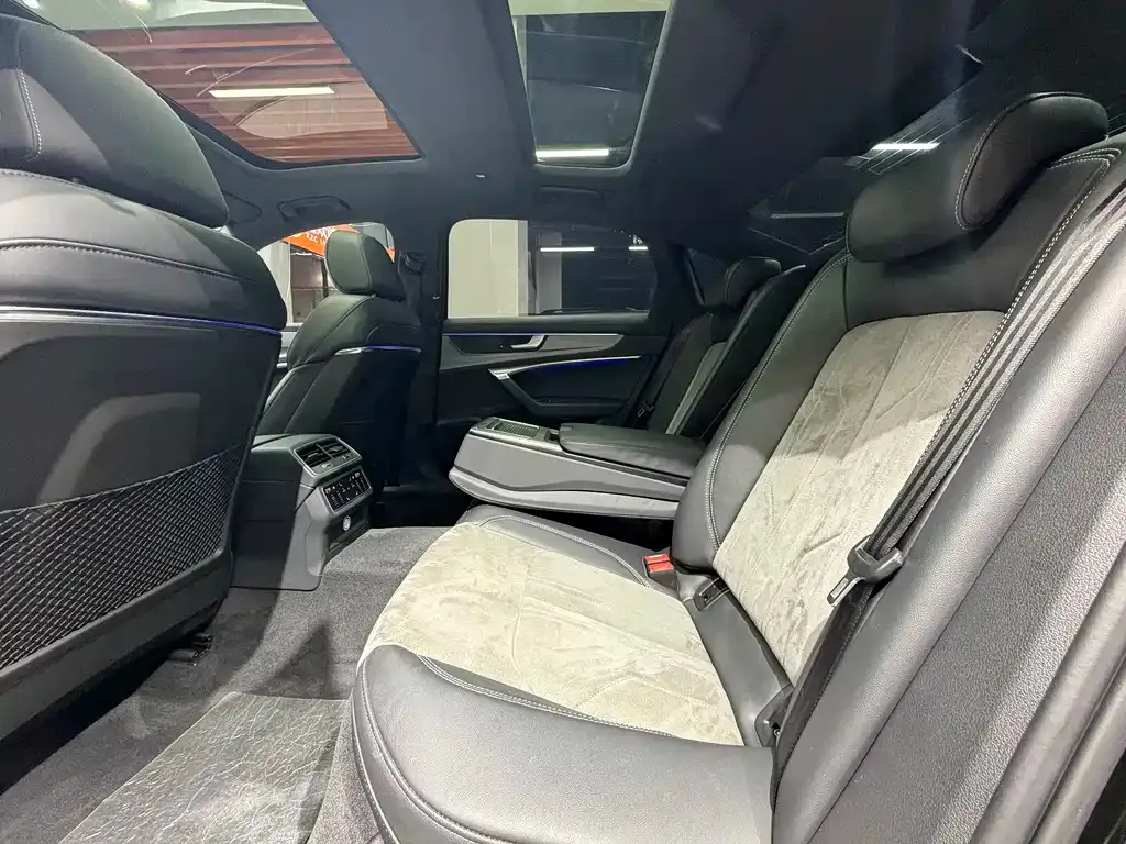 Audi A6L 2022 из CN, фото 9