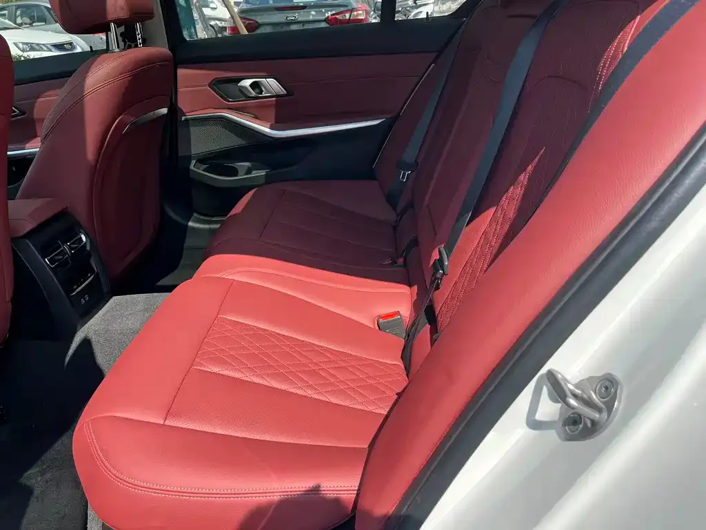 BMW 3 Series 2024 из CN, фото 9