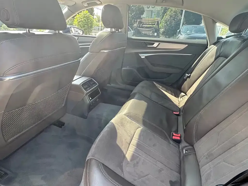Audi A7L 2022 из CN, фото 5