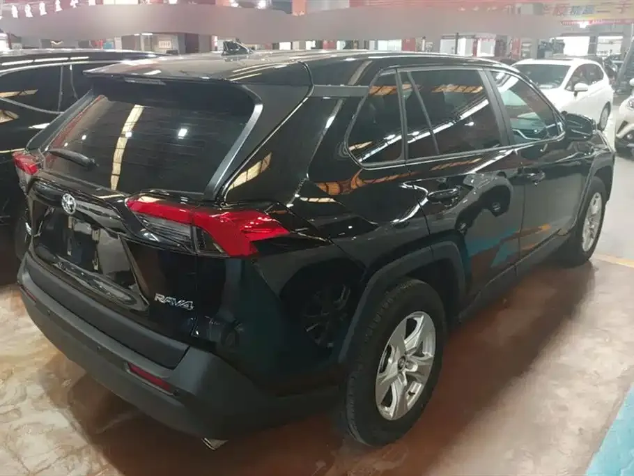 Toyota RAV4 2023 из CN, фото 3