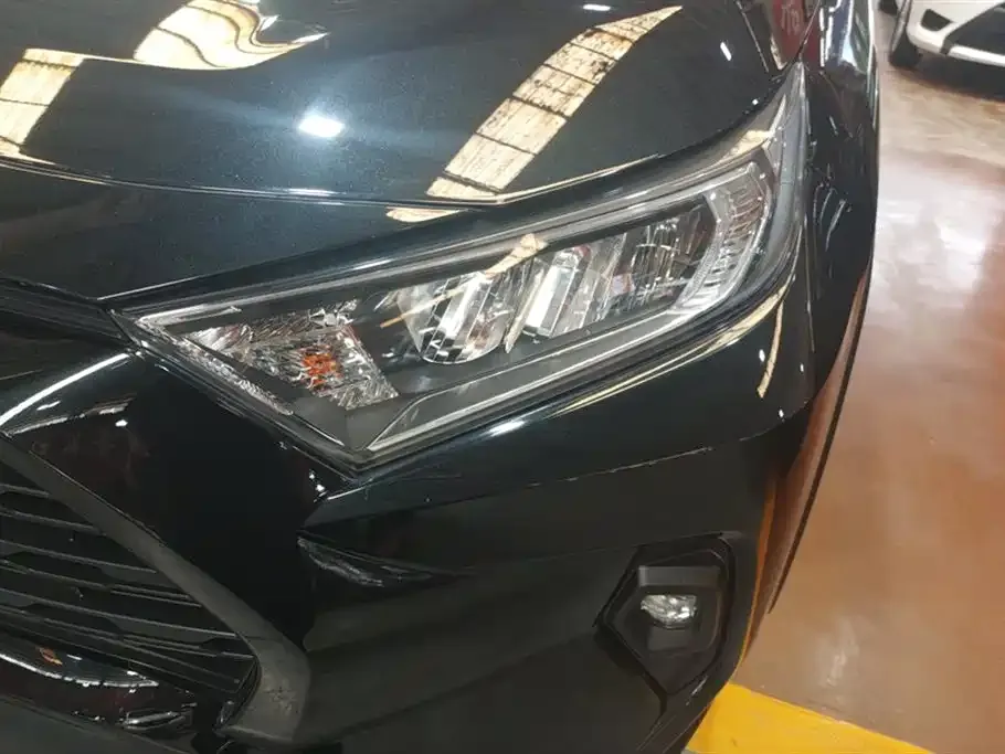 Toyota RAV4 2023 из CN, фото 5