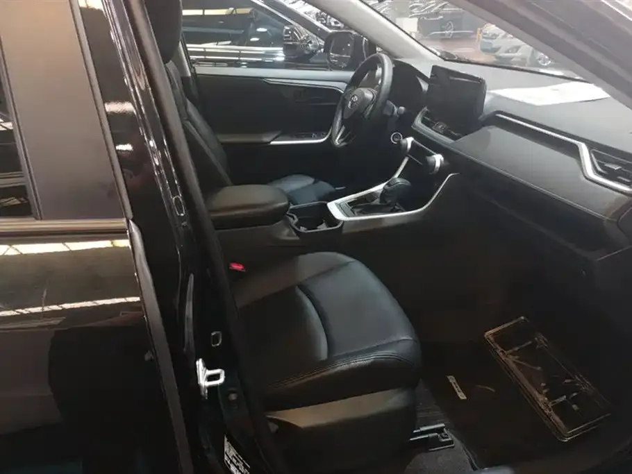 Toyota RAV4 2023 из CN, фото 8