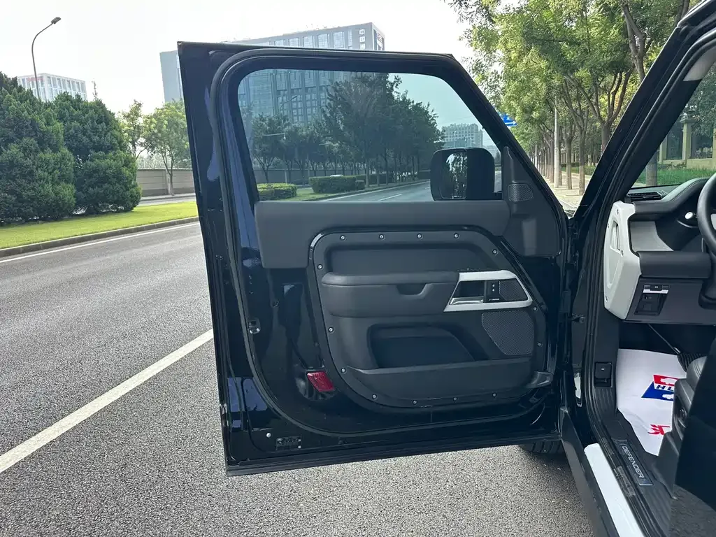 Land Rover Defender — фото 9