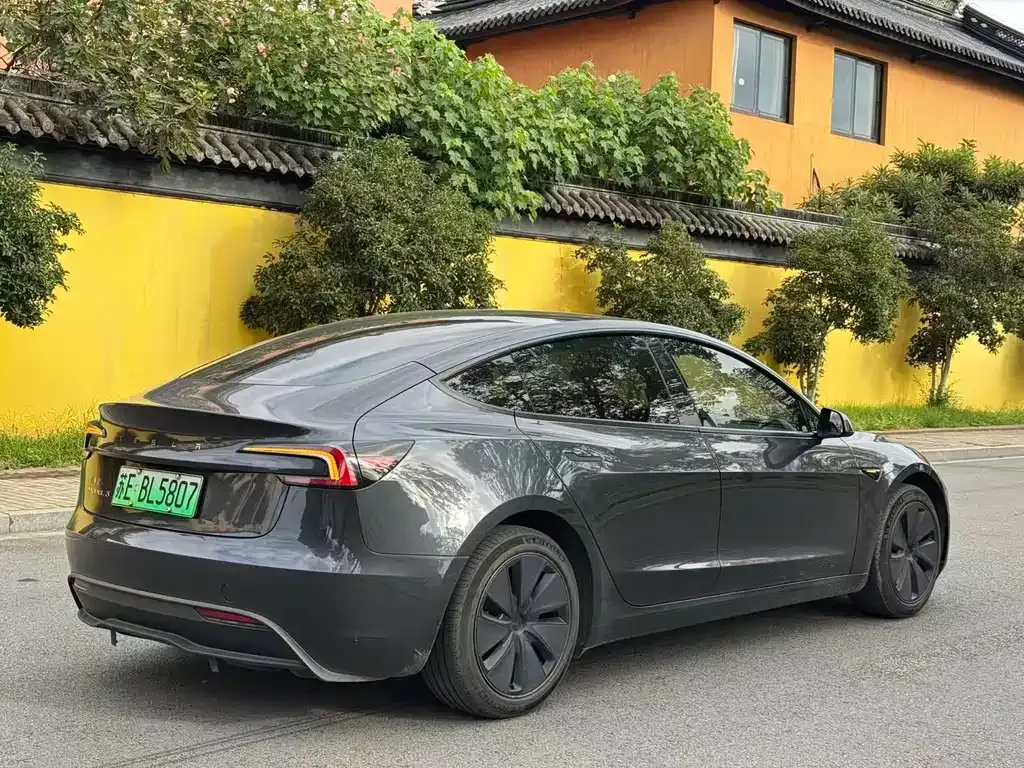 Tesla Model 3 — фото 4