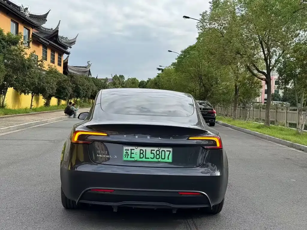 Tesla Model 3 — фото 5