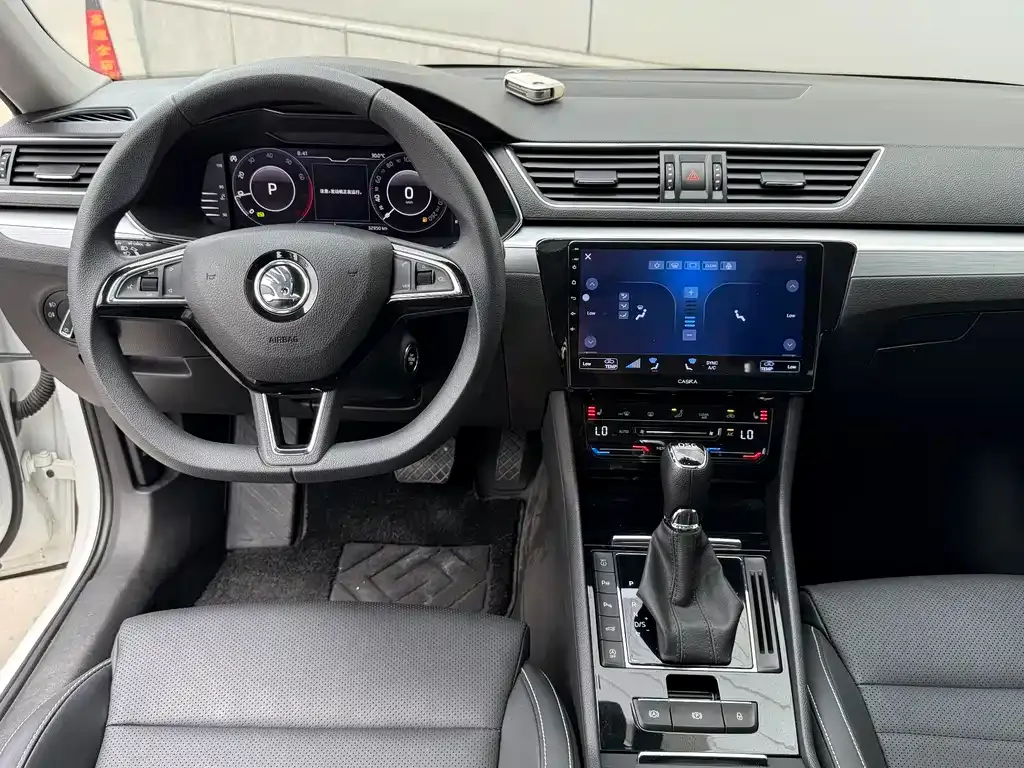 Skoda Superb 2023 из CN, фото 10
