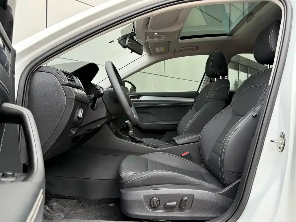 Skoda Superb 2023 из CN, фото 6