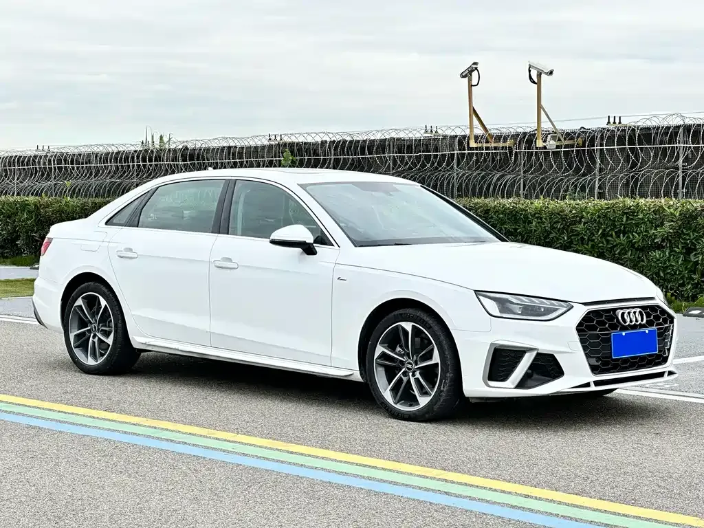 Audi A4L — фото 2