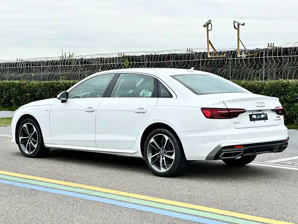 Audi A4L — фото 4