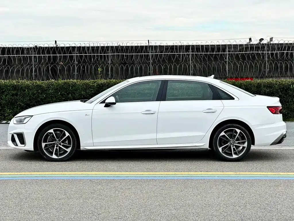 Audi A4L — фото 5