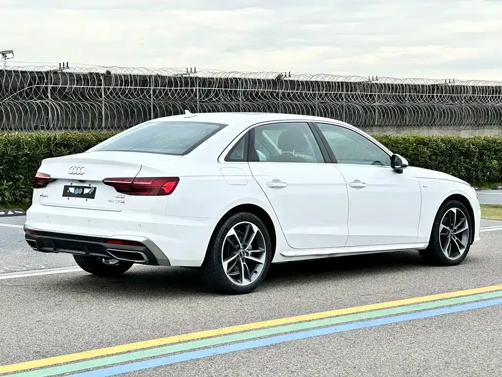 Audi A4L — фото 6