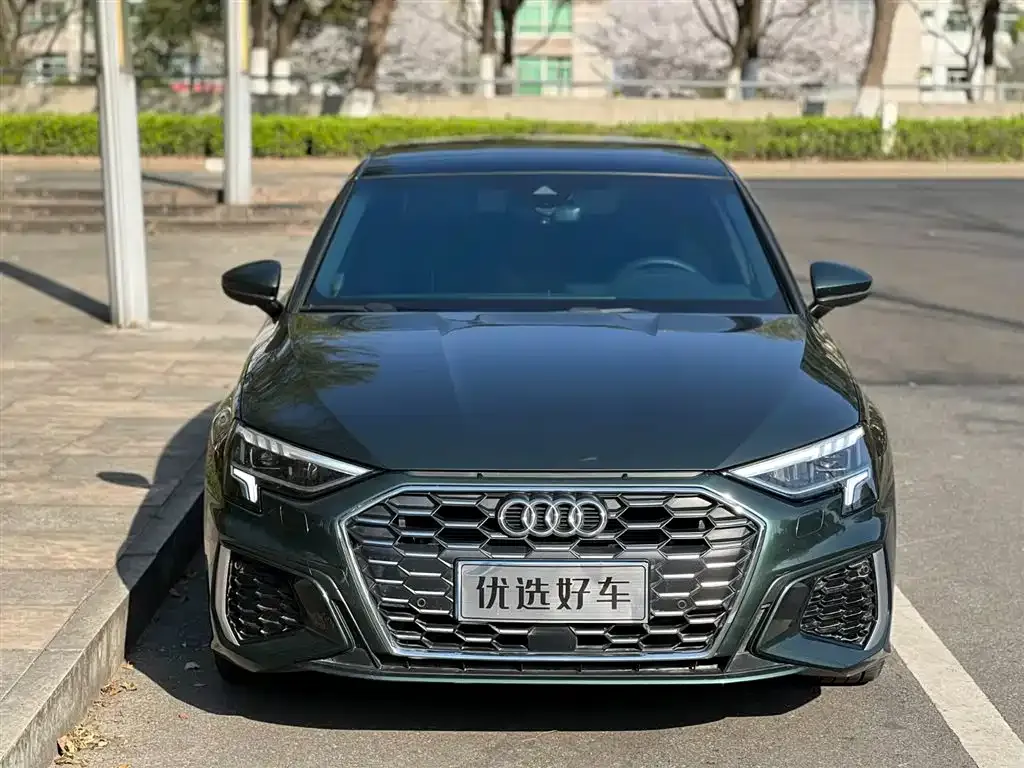 Audi A3 2023 из CN, фото 2