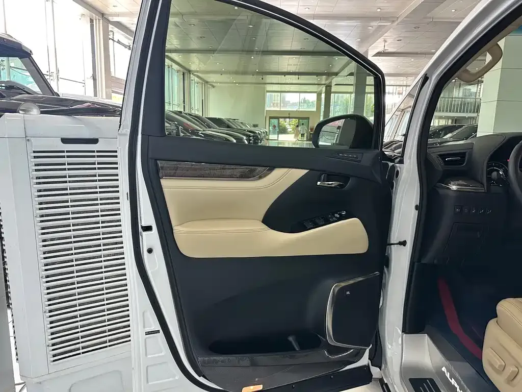 Toyota Alphard 2022 из CN, фото 6