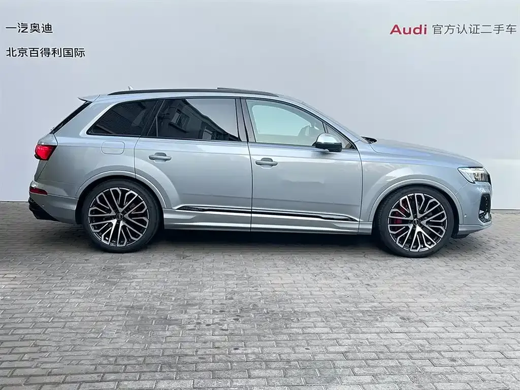 Audi SQ7 2024 из CN, фото 3