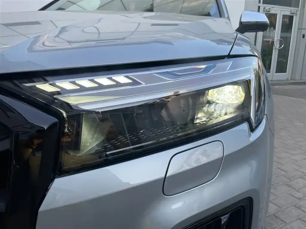 Audi SQ7 2024 из CN, фото 6