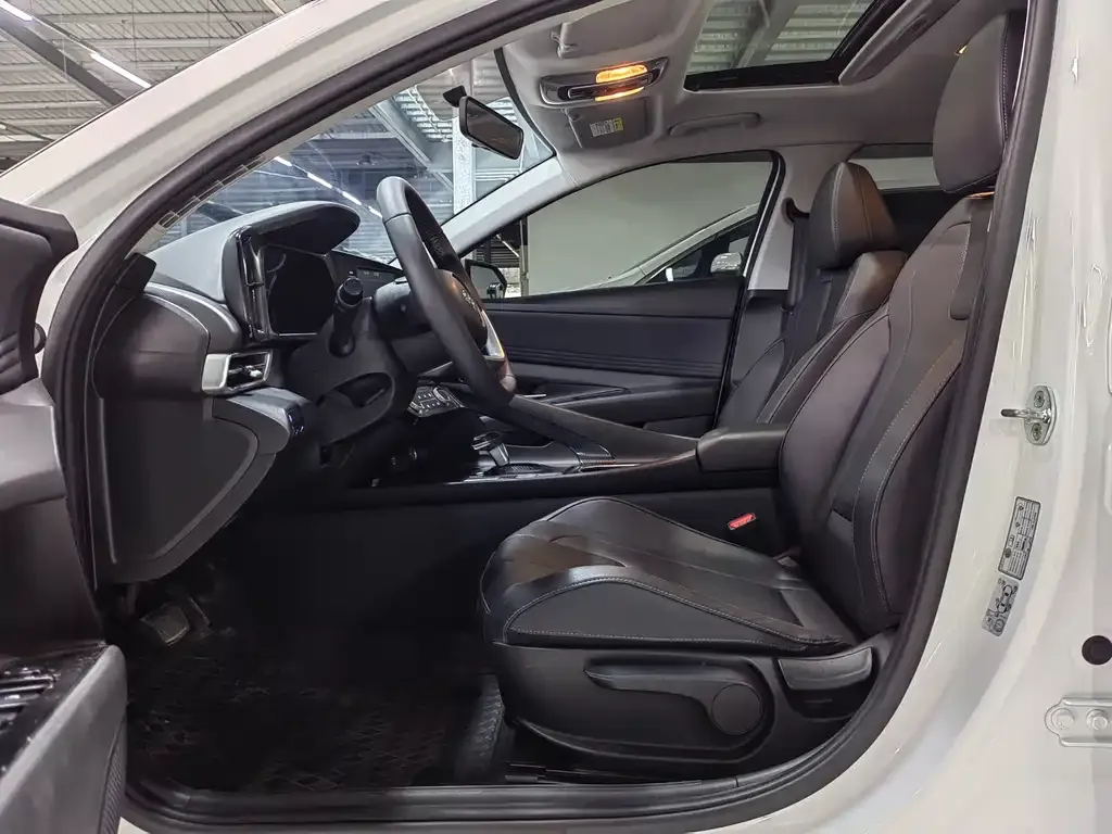 Hyundai Elantra 2023 из CN, фото 8