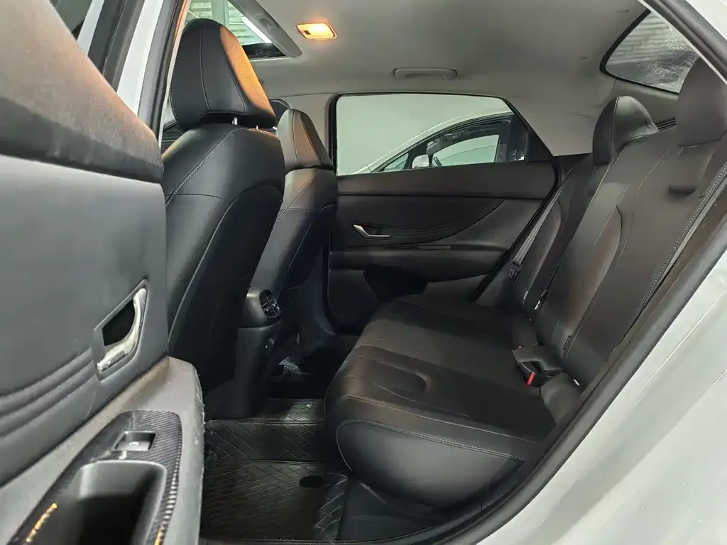 Hyundai Elantra 2023 из CN, фото 9