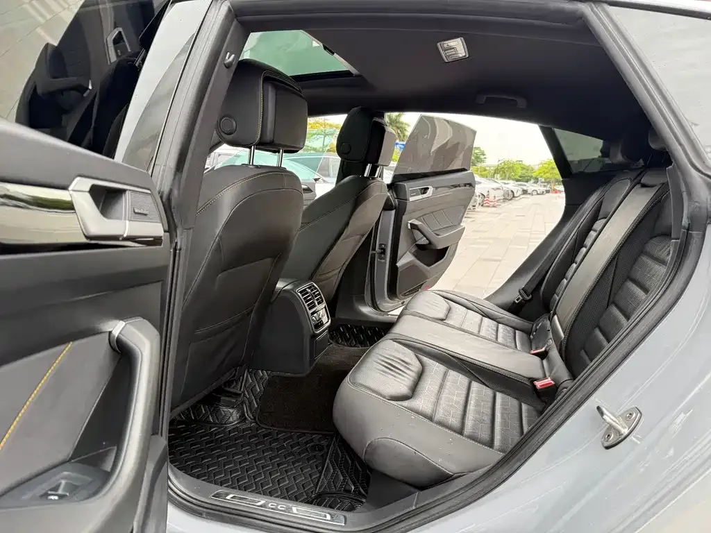 Volkswagen CC 2022 из CN, фото 8