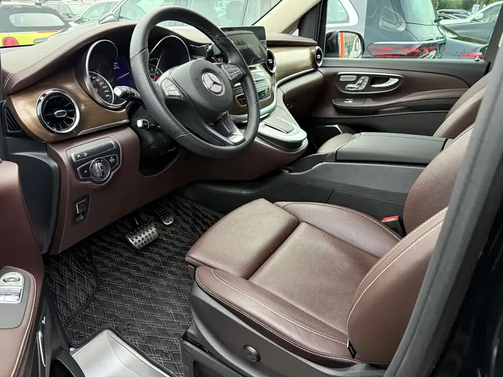 Mercedes-Benz V-Class 2023 из CN, фото 4