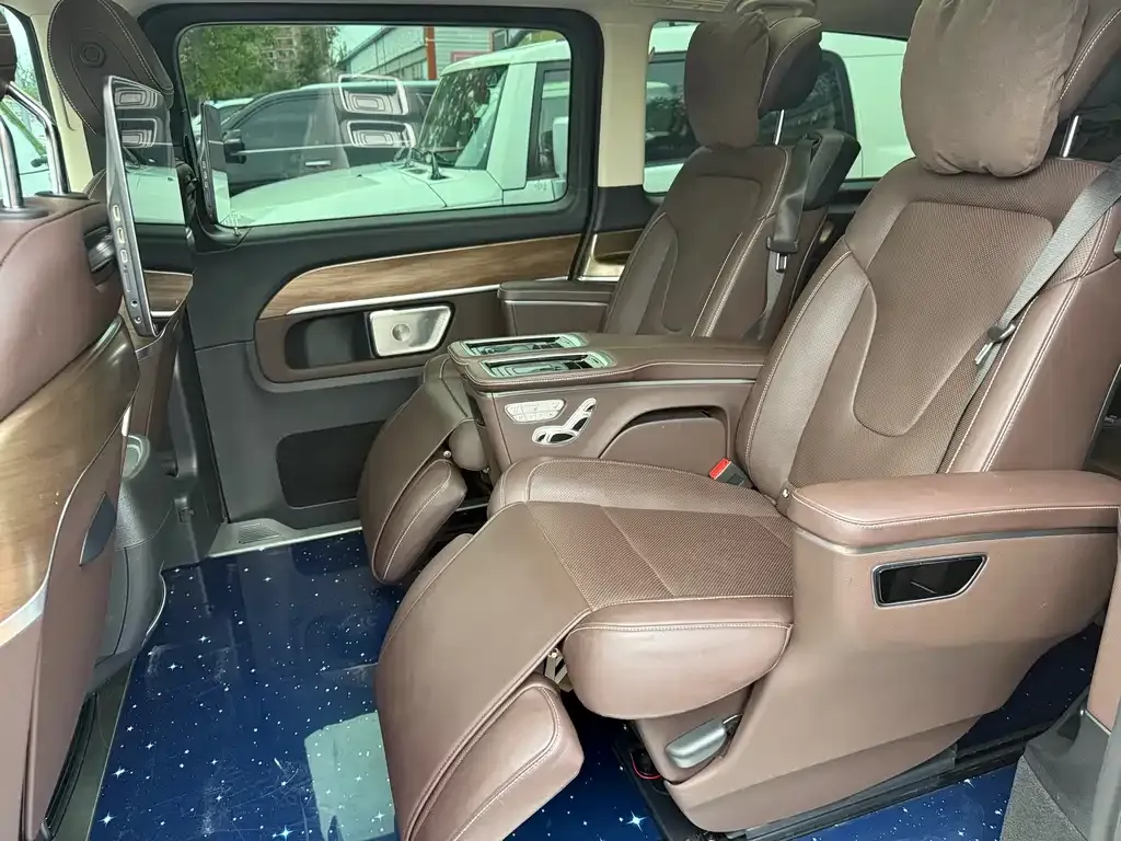 Mercedes-Benz V-Class 2023 из CN, фото 5