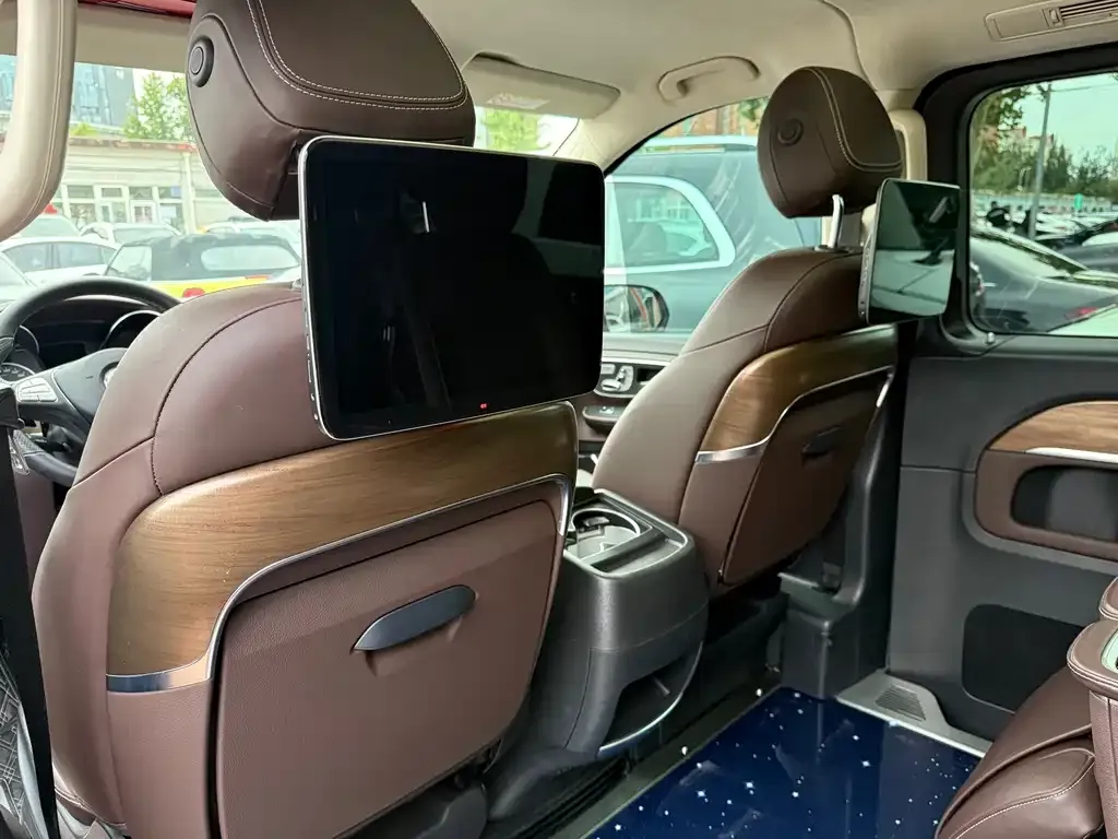 Mercedes-Benz V-Class 2023 из CN, фото 6