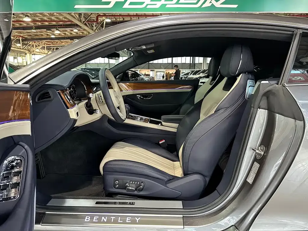 Bentley Continental 2021 из CN, фото 9