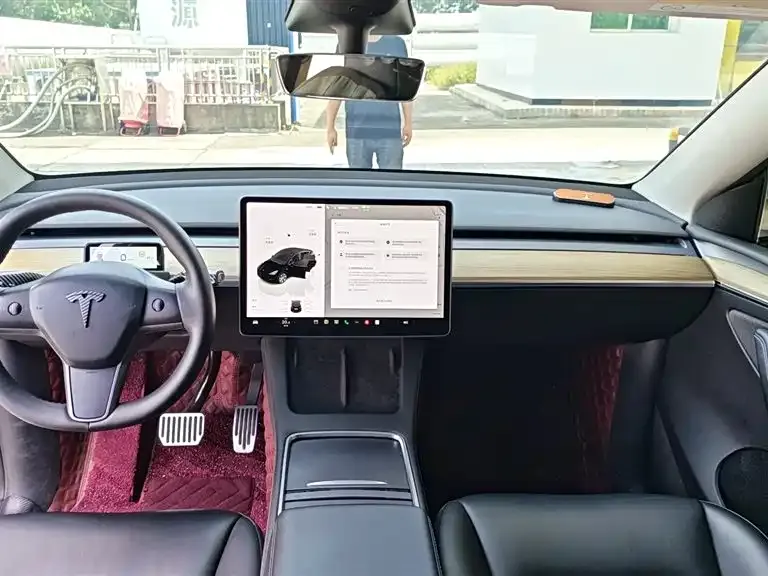 Tesla Model Y — фото 7