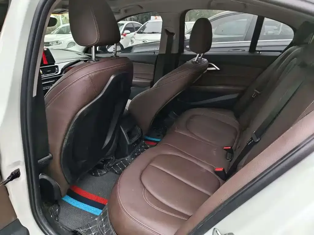 BMW 1 Series 2021 из CN, фото 7