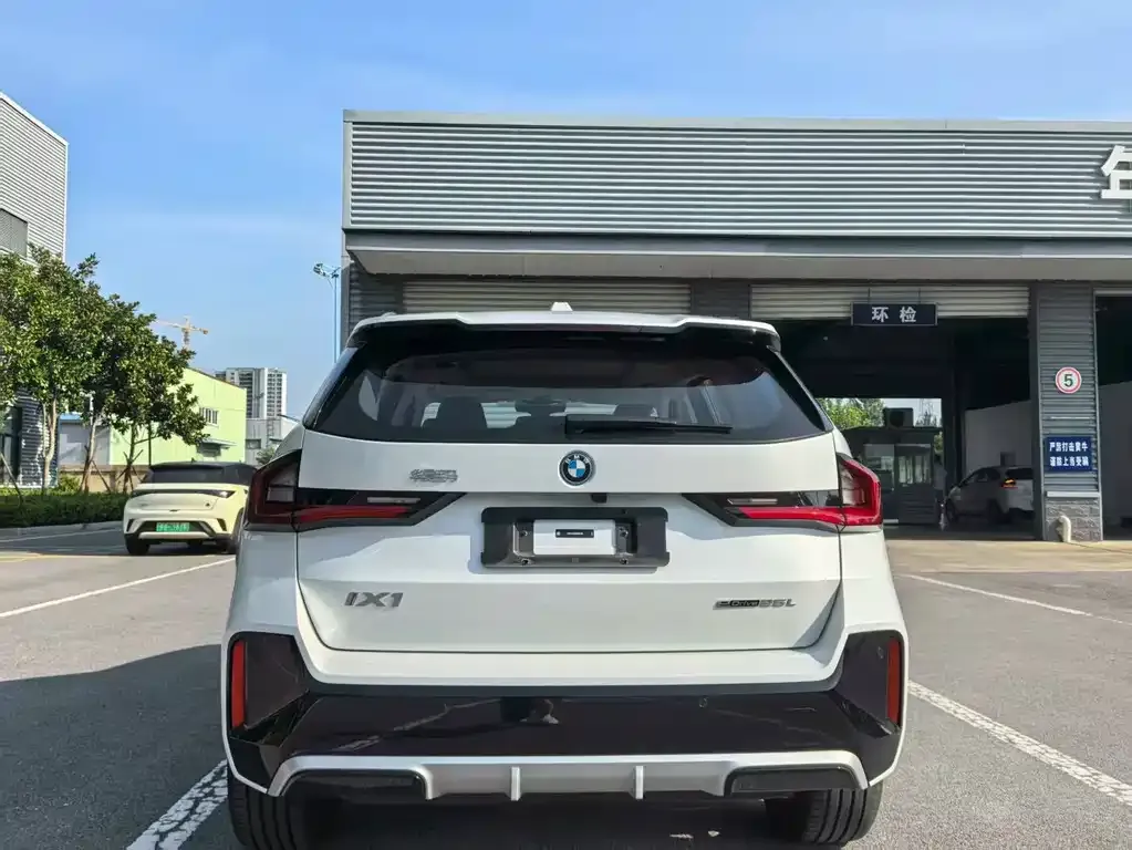 BMW iX1 2024 из CN, фото 4