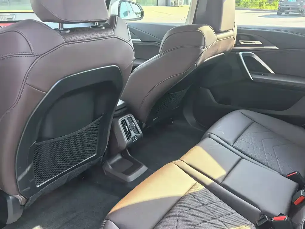BMW iX1 2024 из CN, фото 8