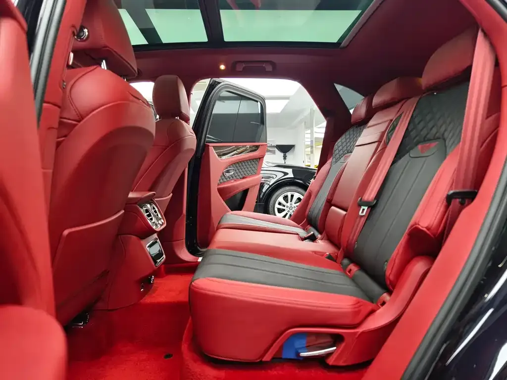 Bentley Bentayga 2021 из CN, фото 8