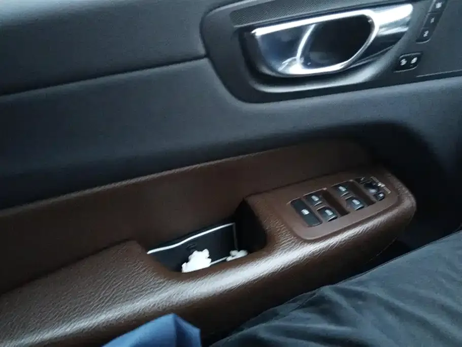 Volvo XC60 2021 из CN, фото 7