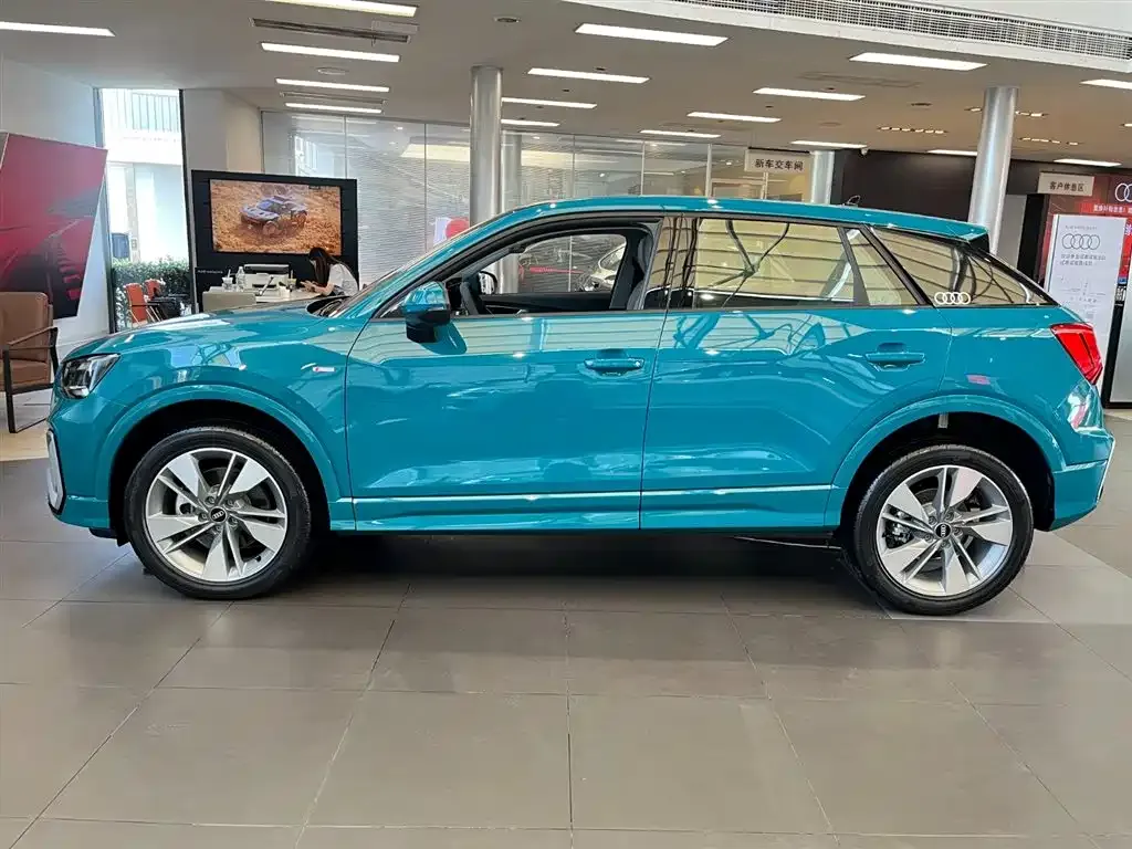 Audi Q2L 2025 из CN, фото 3